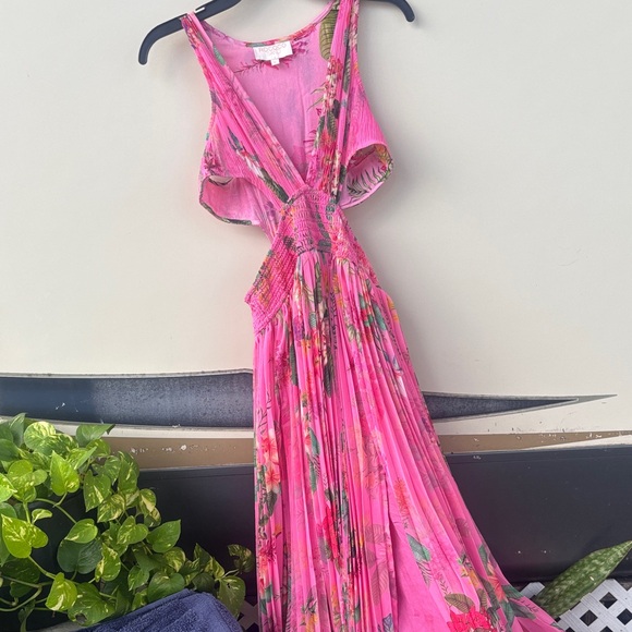 Rococo Sand Vibrant Pink Floral Backless Dress - Picture 3 of 12